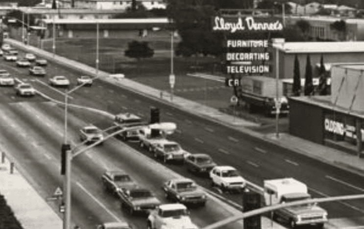 Vintage black and white photo of Hawthorne street showing cars and traffic signals from the 1950s.